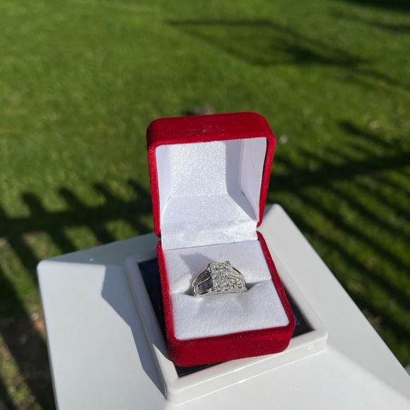 6 piece diamond cluster engagement ring - Picture 5 of 5